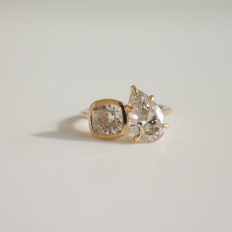 1.0CT-3.0CT Pear & Cushion Cut Moissanite Toi et Moi Diamond Ring | Two Stone Ring