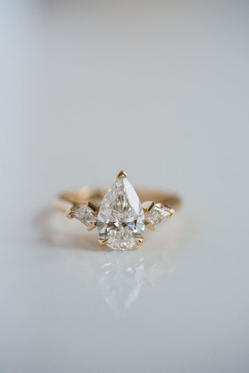 1.50CT-2.50CT Pear Cut Moissanite Unique Three Stone Engagement Ring