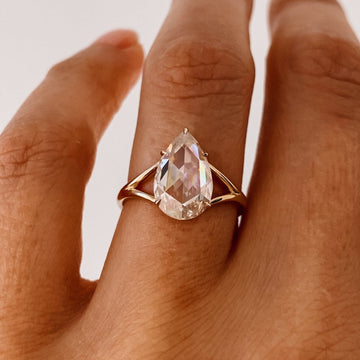 1.0 CT Pear Cut Diamond Moissanite Split Shank Solitaire Engagement Ring