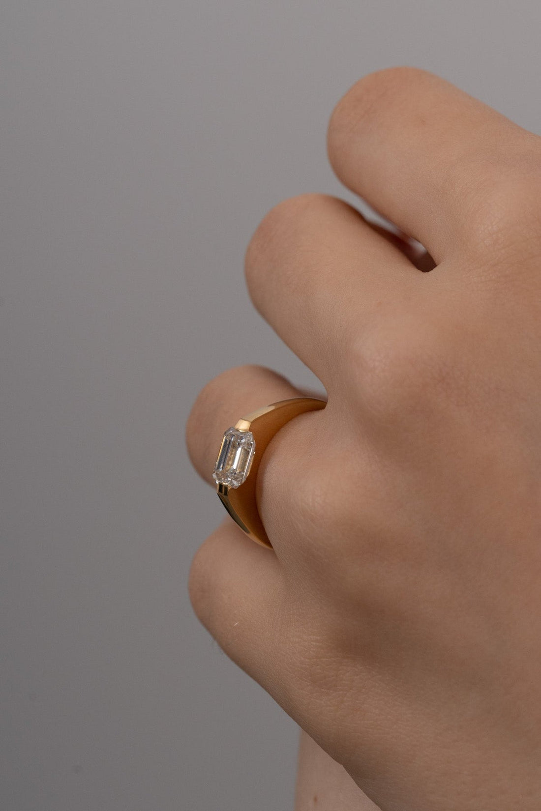 1.0CT-2.0CT East West Emerald Cut Moissanite Diamond Engagement Ring