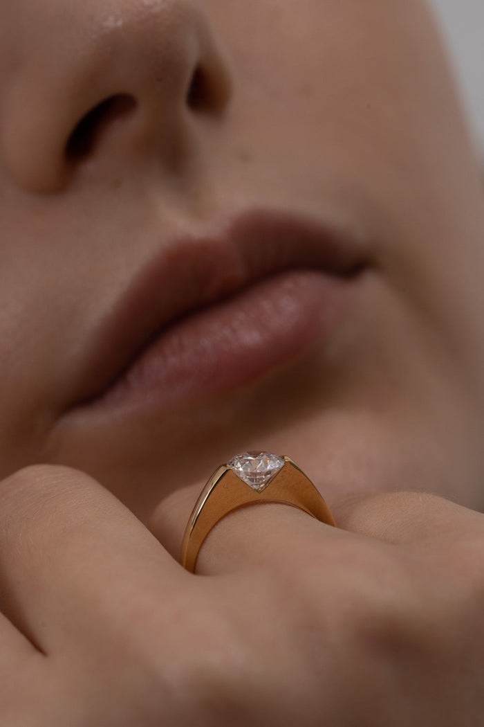 1.0CT-2.0CT Round Cut Moissanite Diamond Tension Set Engagement Ring