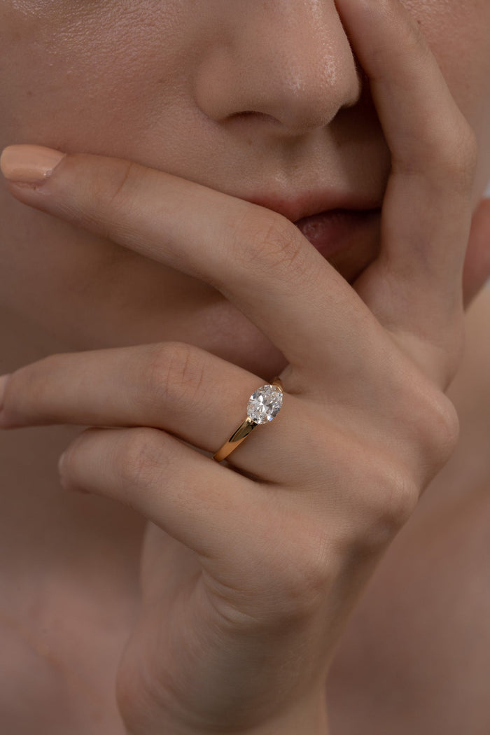 1.0CT-2.0CT East West Oval Cut Moissanite Diamond Thick Engagement Ring