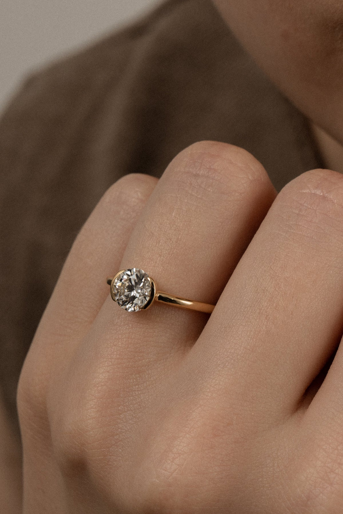 1.0CT-3.0CT Half Bezel Round Cut Moissanite Diamond Clamp Engagement Ring