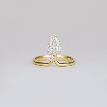 1.0CT-2.0CT Pear Cut Moissanite Diamond Unique Engagement Ring