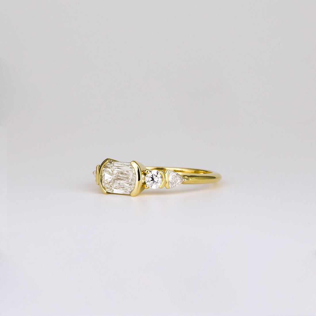 1.0CT-2.0CT Cushion/Scissor Cut Unique Diamond Engagement Ring