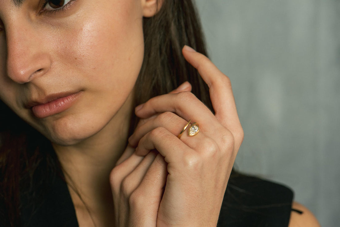 1.0CT-2.0CT Open Pear Cut Moissanite Diamond Bypass Engagement Ring