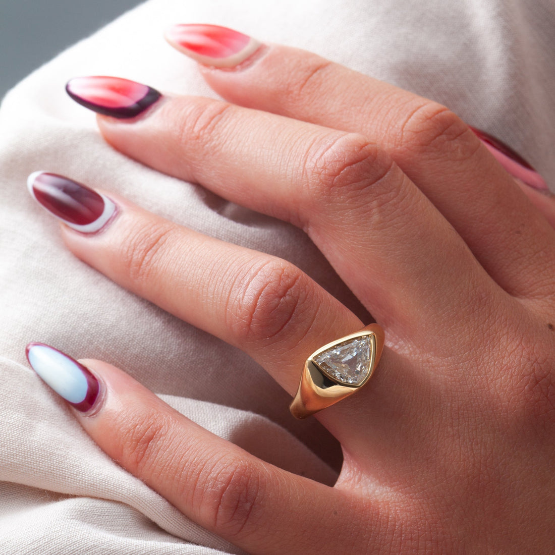 1.0CT-2.0CT Floe Moissanite Diamond Bezel Engagement Ring