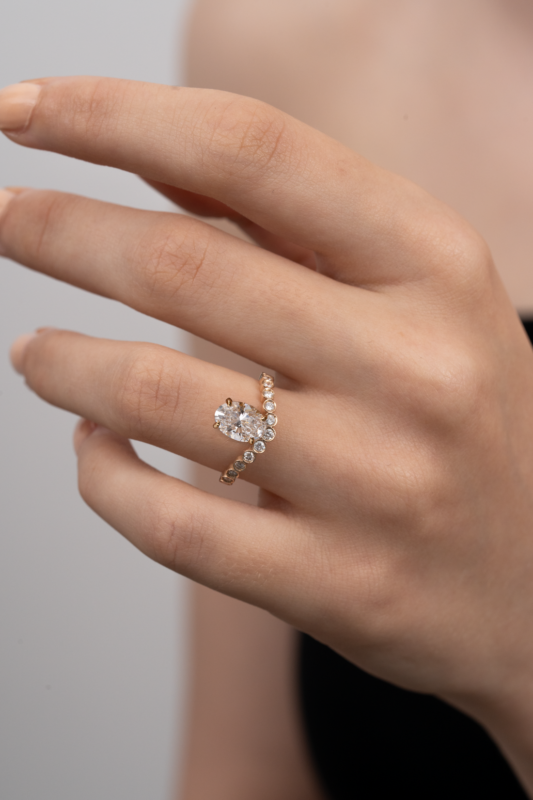 1.0CT-2.0CT Oval Cut Moissanite Diamond Bubble Engagement Ring