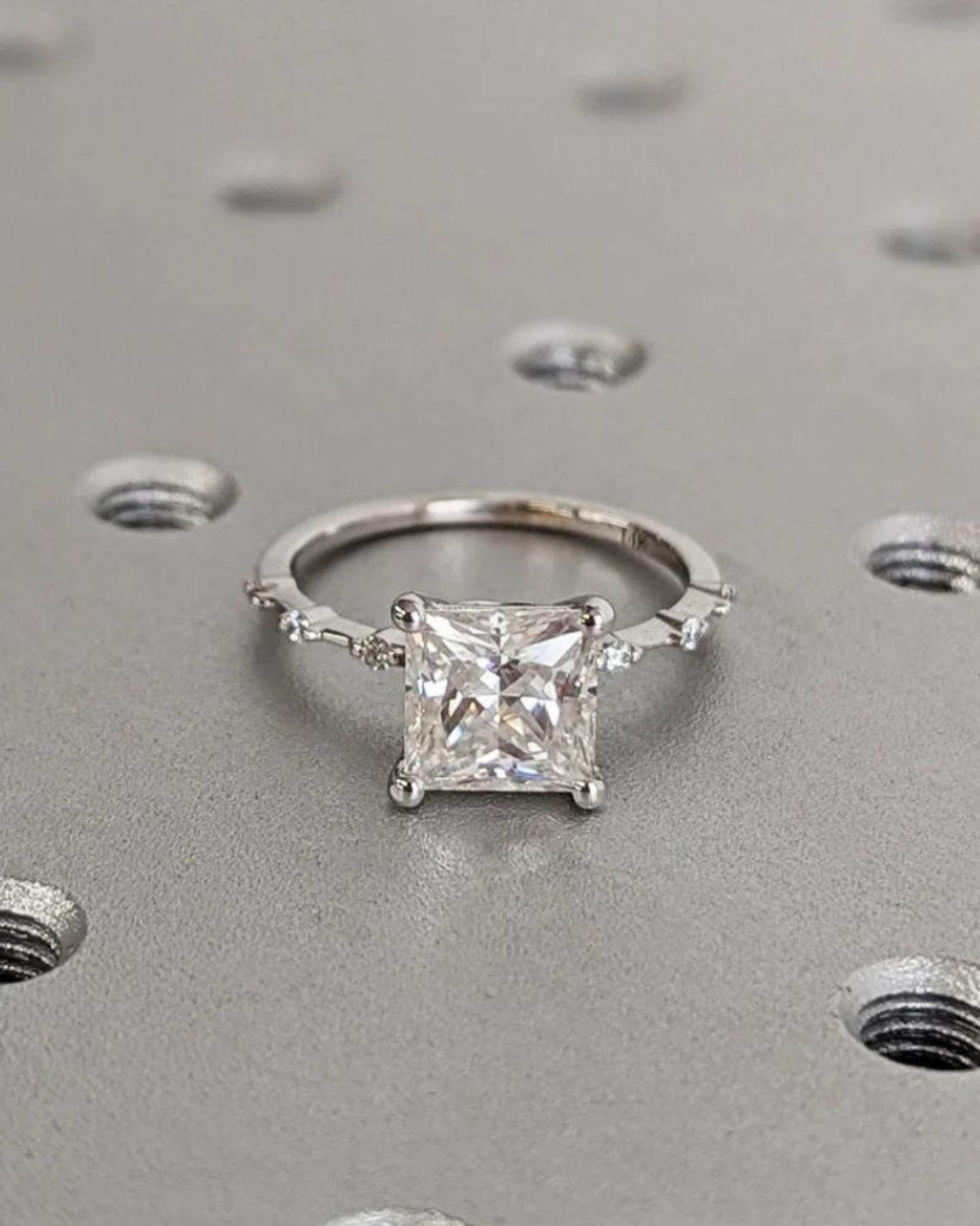 1.0-3.0 CT Princess CVD Diamond Dainty Engagement Ring