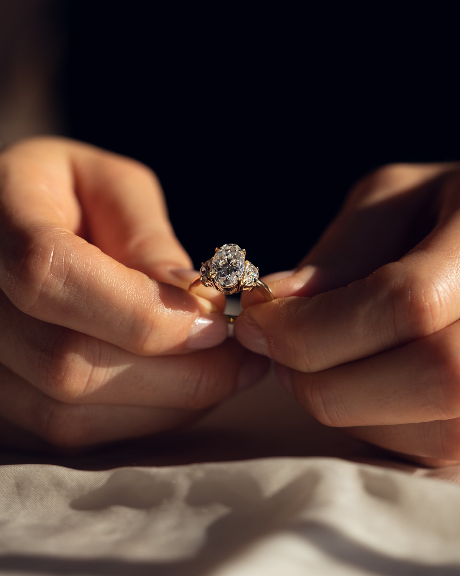 2.0 - 4.0 CT Oval G/VS2 CVD Diamond Three Stone Engagement Ring