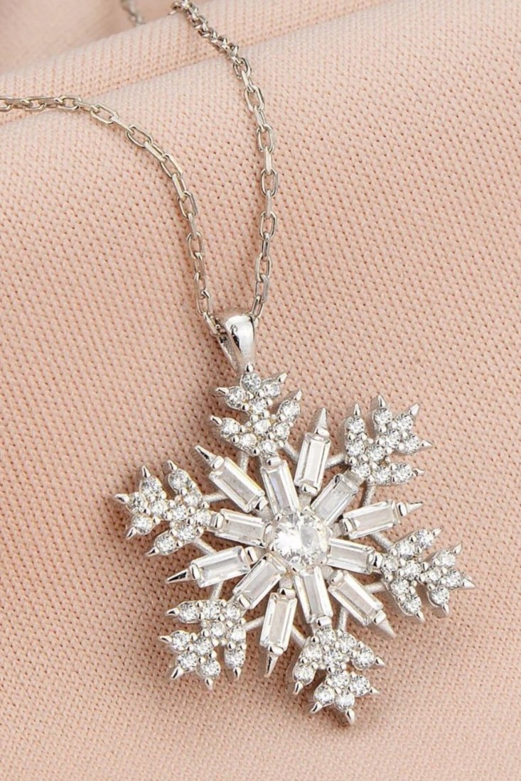 0.90 TCW Round & Baguette Cut Snowflake Moissanite Diamond Necklace