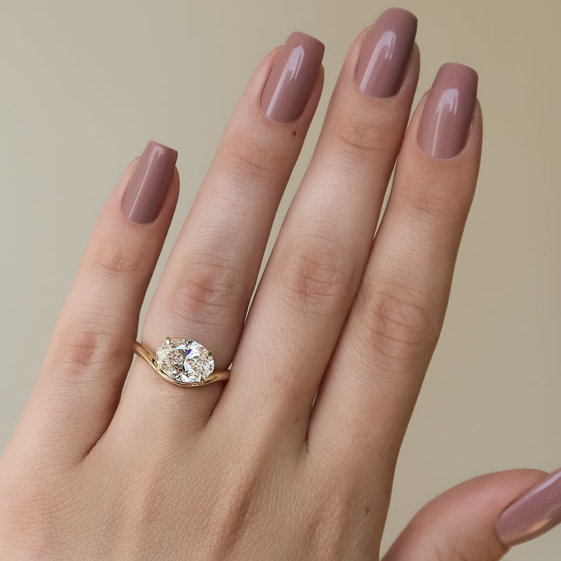 1.50CT-2.50CT Oval Cut Moissanite Diamond Unique Curved Engagement Ring