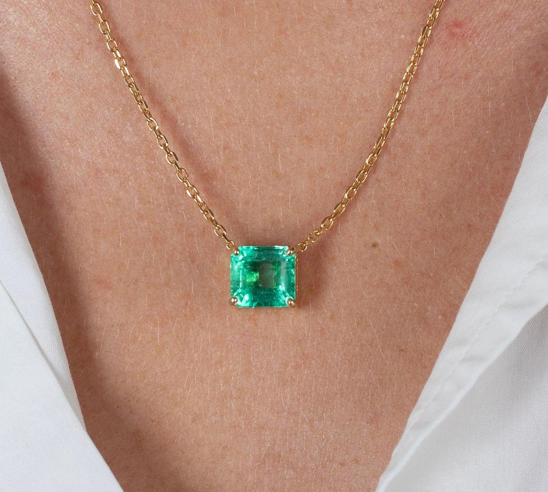 Small Colombian Emerald Solitaire Diamond Necklace for Women