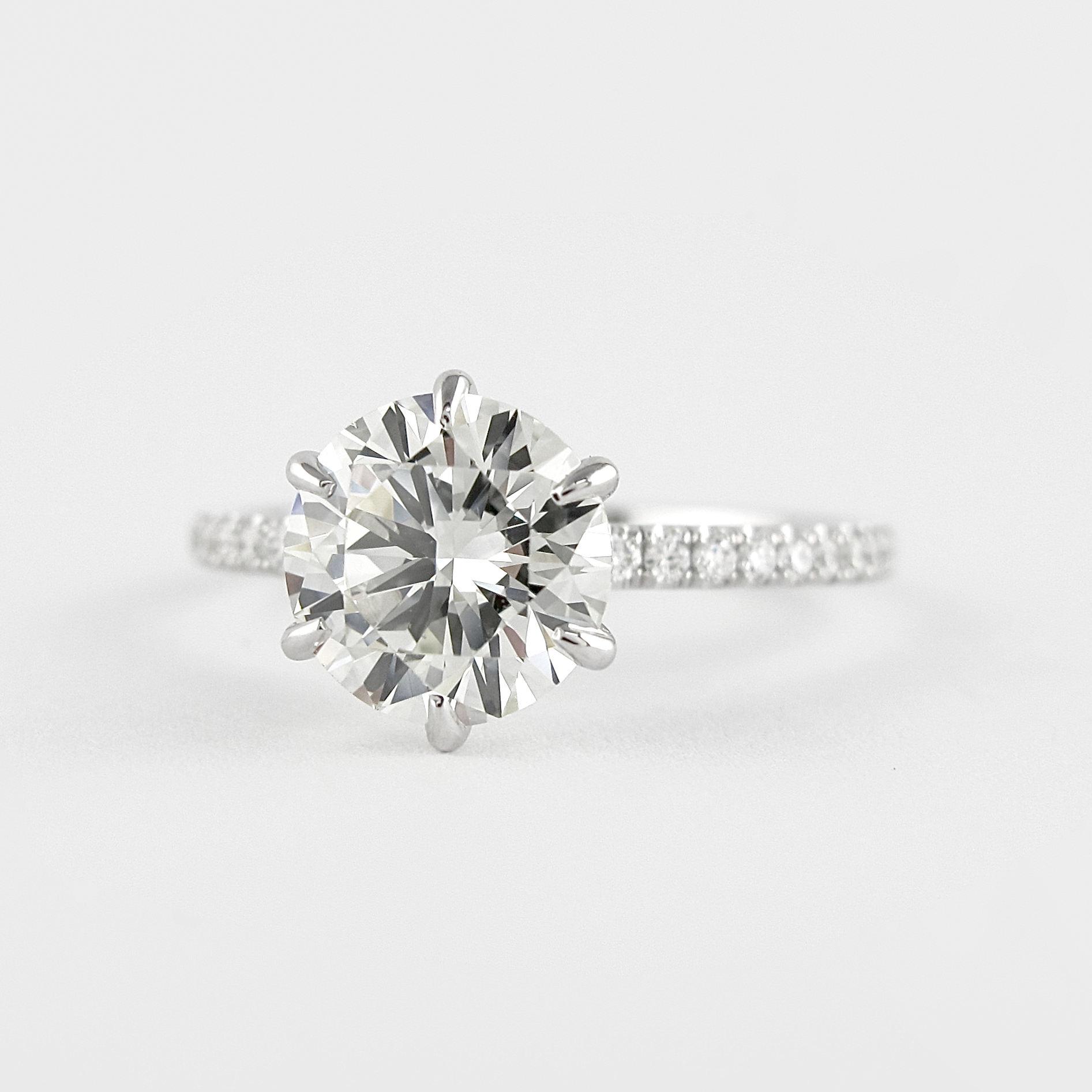 6-prong-setting-round-cut-ring-white-gold.