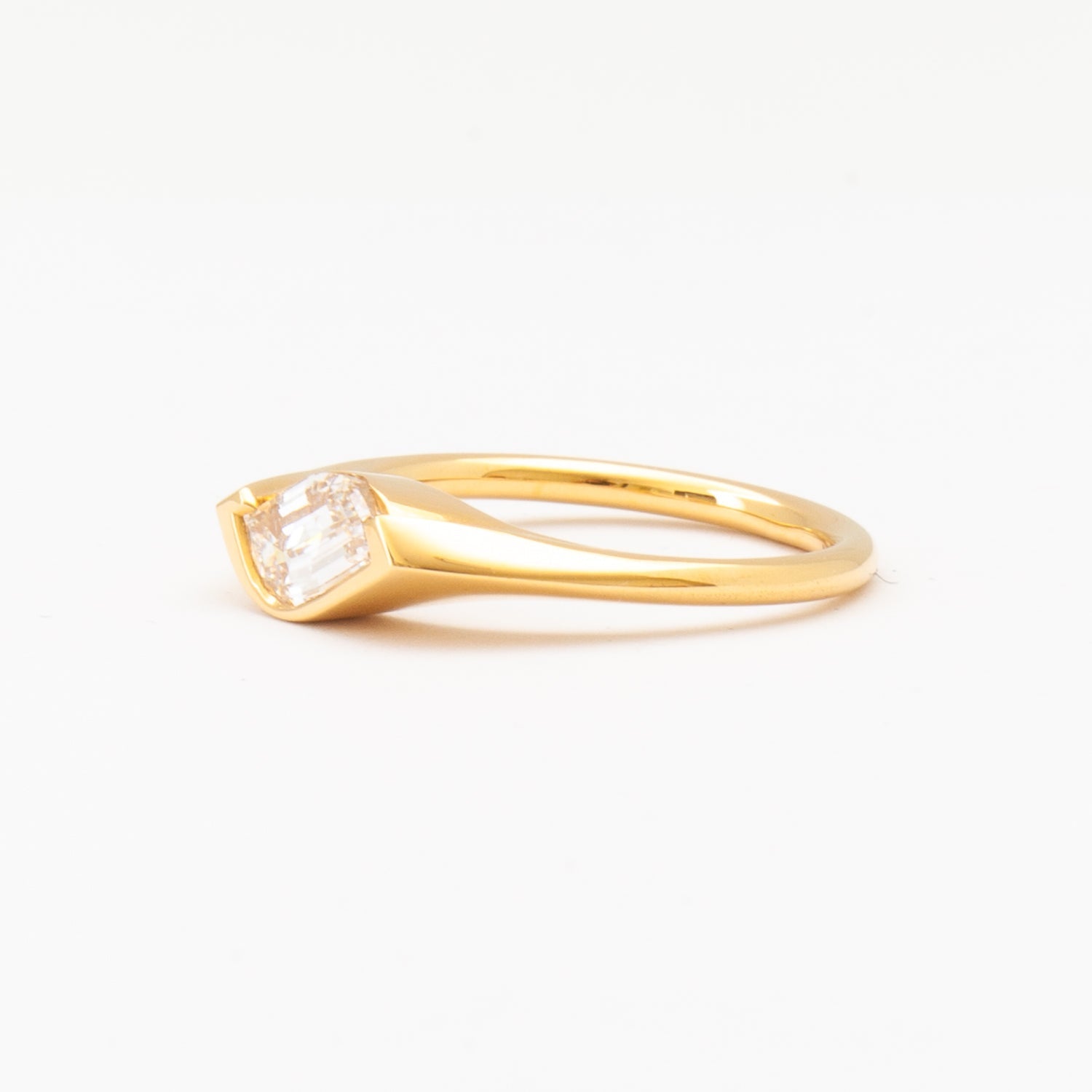 0.50CT-1.20CT Flame-cut Diamond Moissanite Signet Engagement Ring