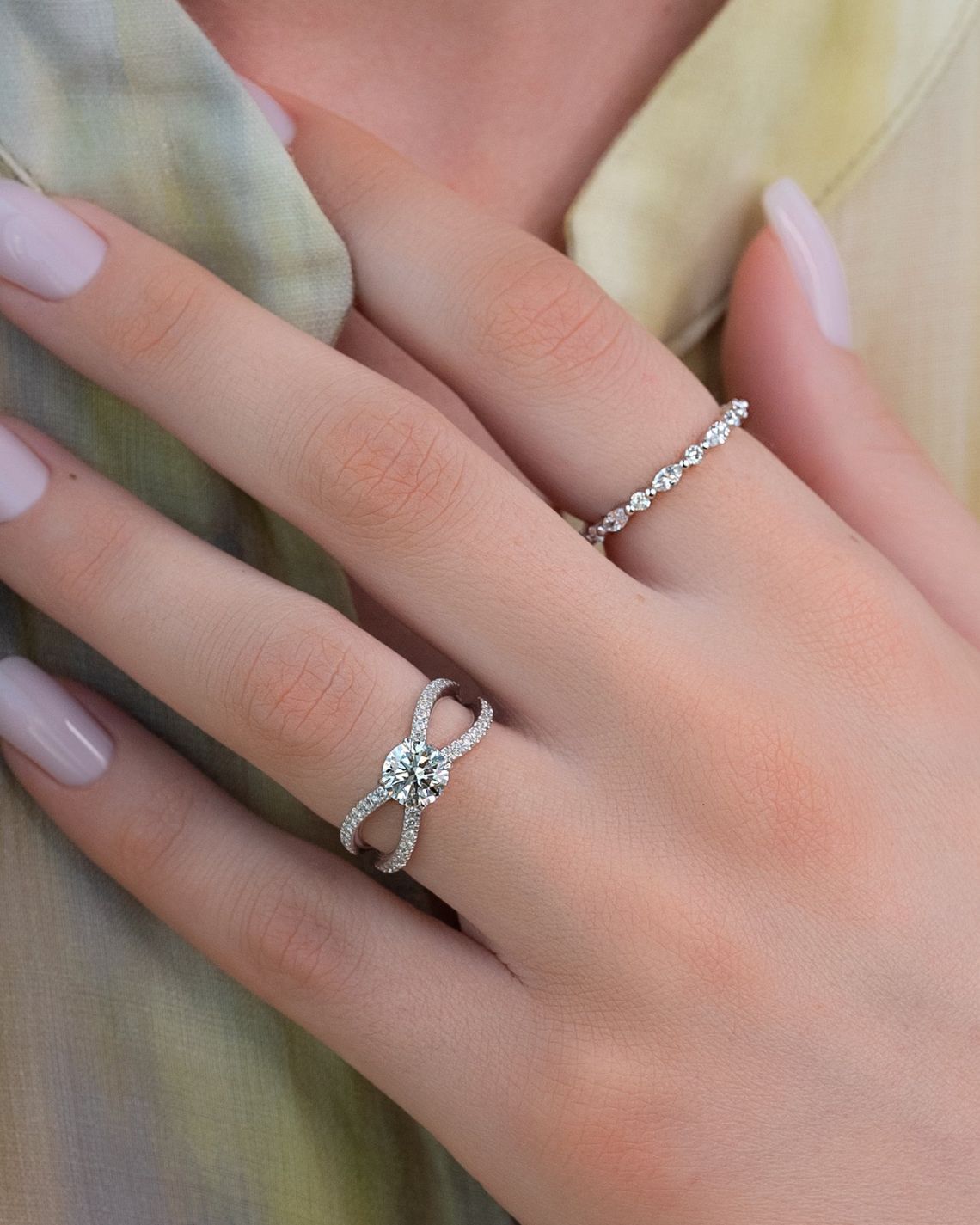 2.0  - 4.0 CT Round Cut CVD Diamond Criss-Cross Engagement Ring