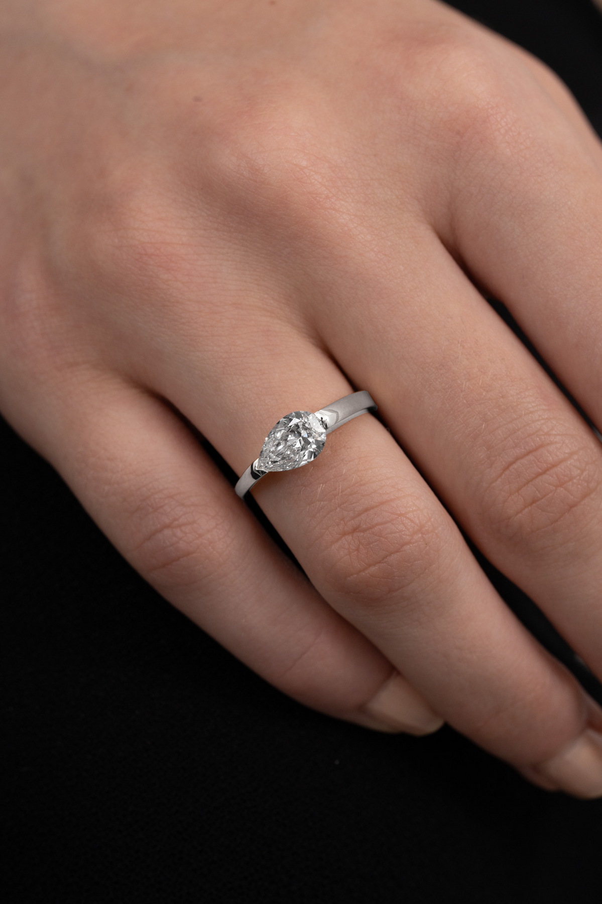 1.0CT-2.0CT East West Pear Cut Moissanite Diamond Engagement Ring