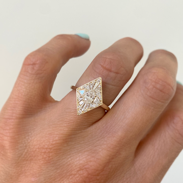 Oval Cut Mini Kite Shape Moissanite Mosic Trendy Engagement Ring