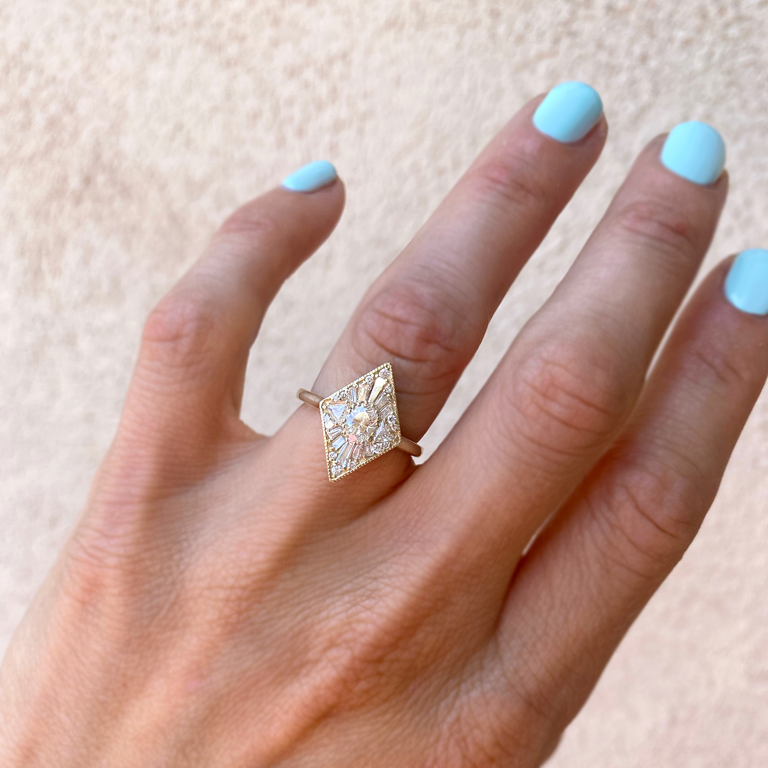 Oval Cut Mini Kite Shape Moissanite Mosic Trendy Engagement Ring