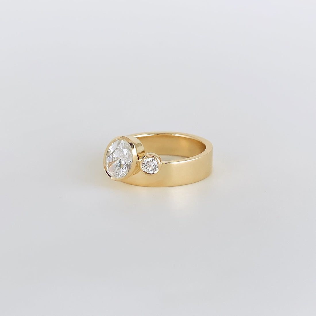 1.0CT-3.0CT Bezel Oval Cut Moissanite Diamond Unique Thick Engagement Ring