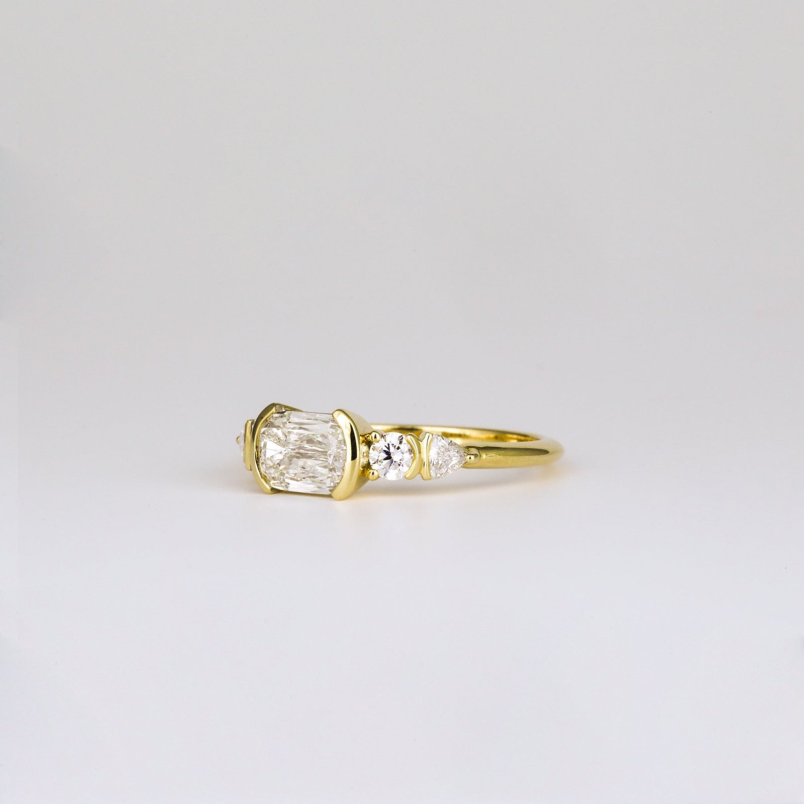 1.0CT-2.0CT Cushion/Scissor Cut Unique Diamond Engagement Ring