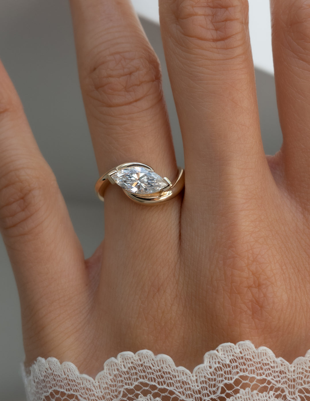 1.0CT-2.0CT Marquise Cut Moissanite Unique Diamond Engagement Ring