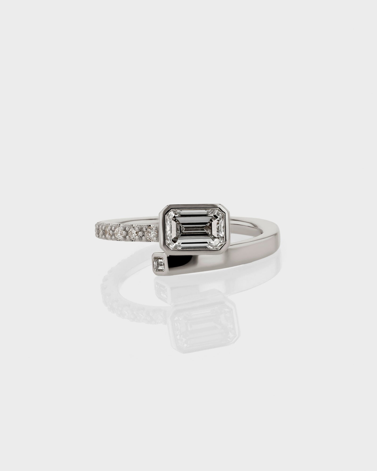1.0CT-3.0CT Emerald Cut Moissanite Diamond Unique Bezel Engagement Ring