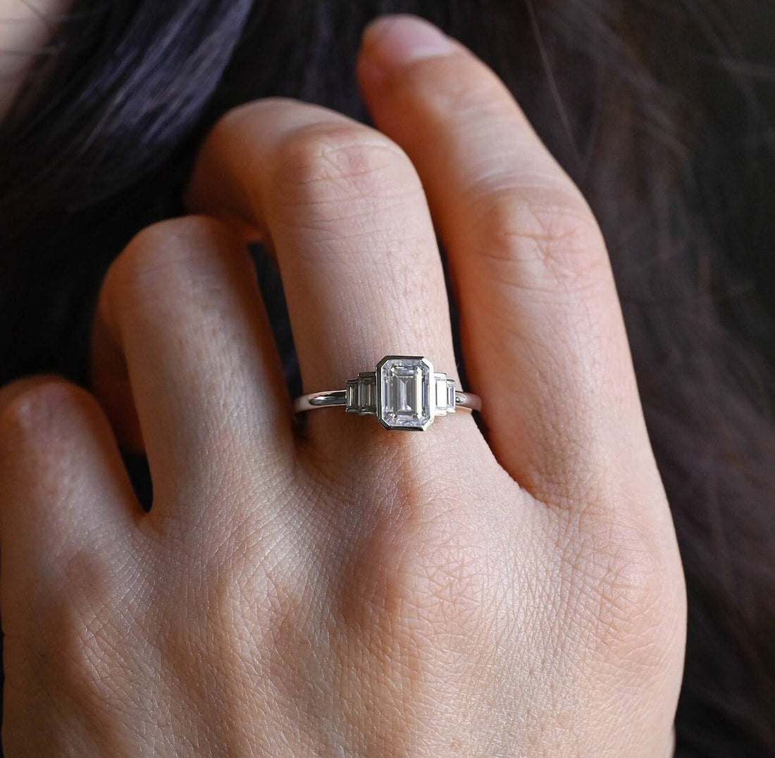 1.0-3.0 CT Emerald E/VS1 CVD Diamond Five Stone Style Engagement Ring