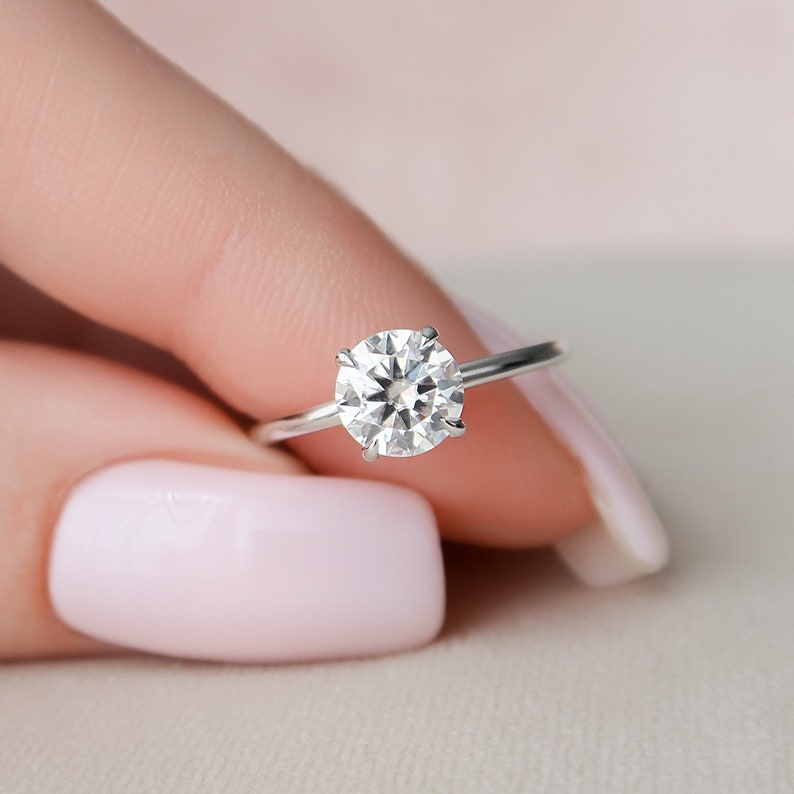1.0CT Round Cut Moissanite Solitaire Style Diamond Engagement Ring