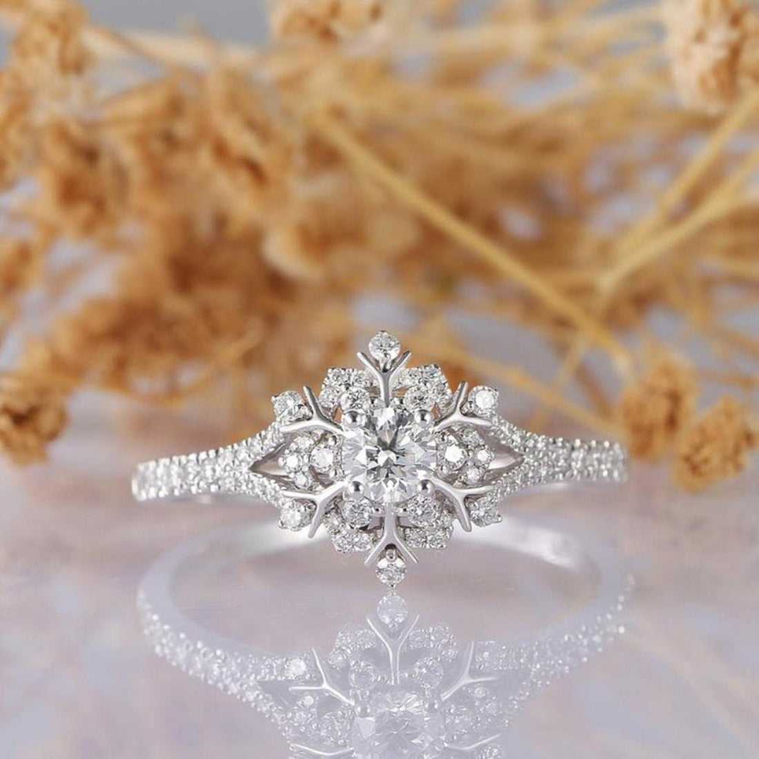 0.29 CT Round Cut Beautiful Snowflake Moissanite Engagement Ring