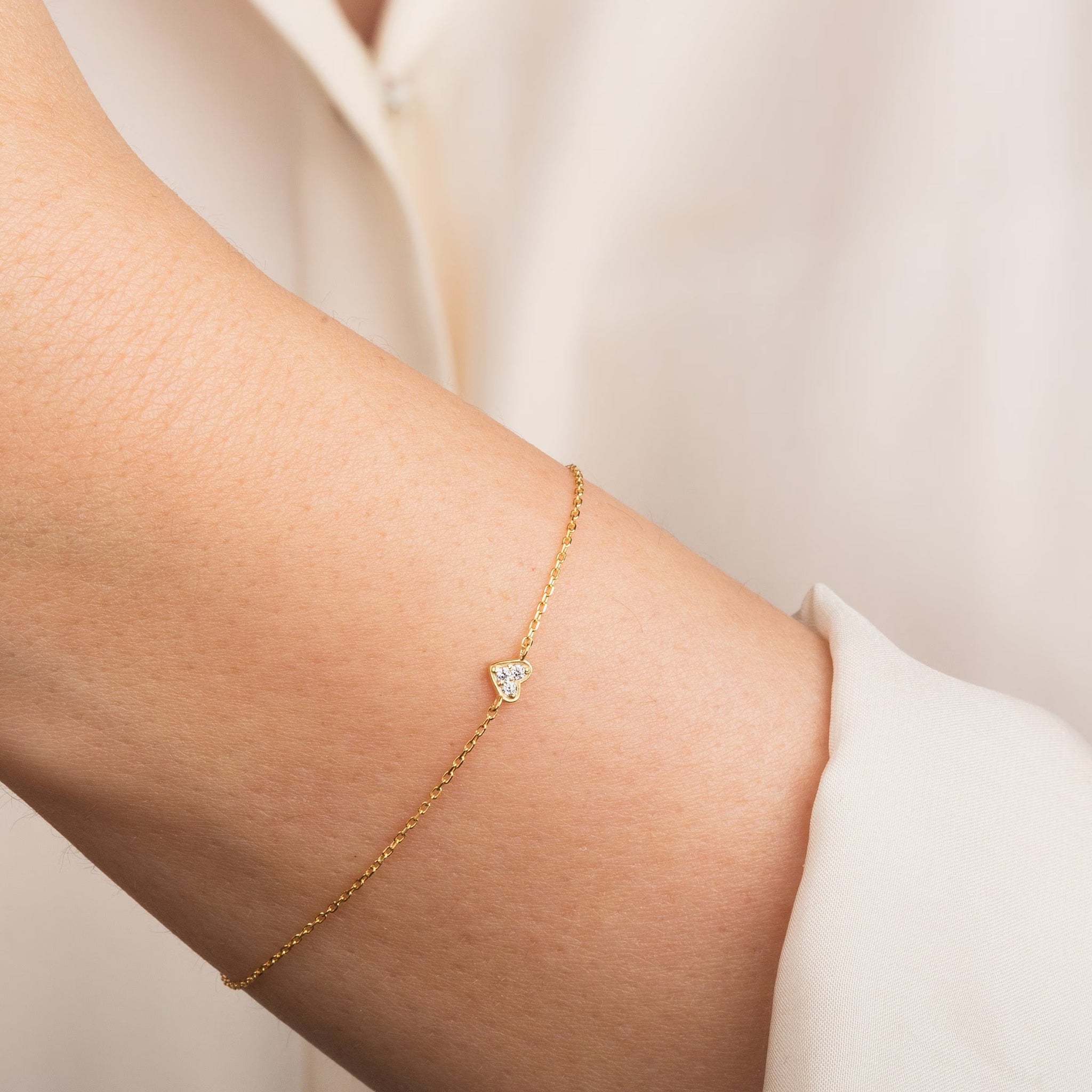 Round Cut Diamond Tiny Heart Bracelet for Valentine Gift