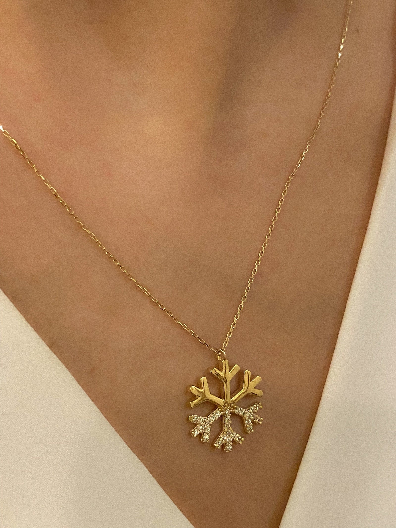 0.25 TCW Round Cut Snow Flake Moissanite Diamond Necklace