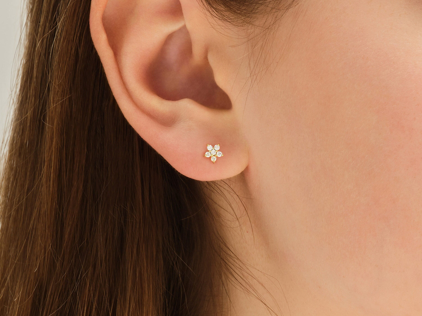Round Flower Stud Moissanite Diamond Earrings for Women