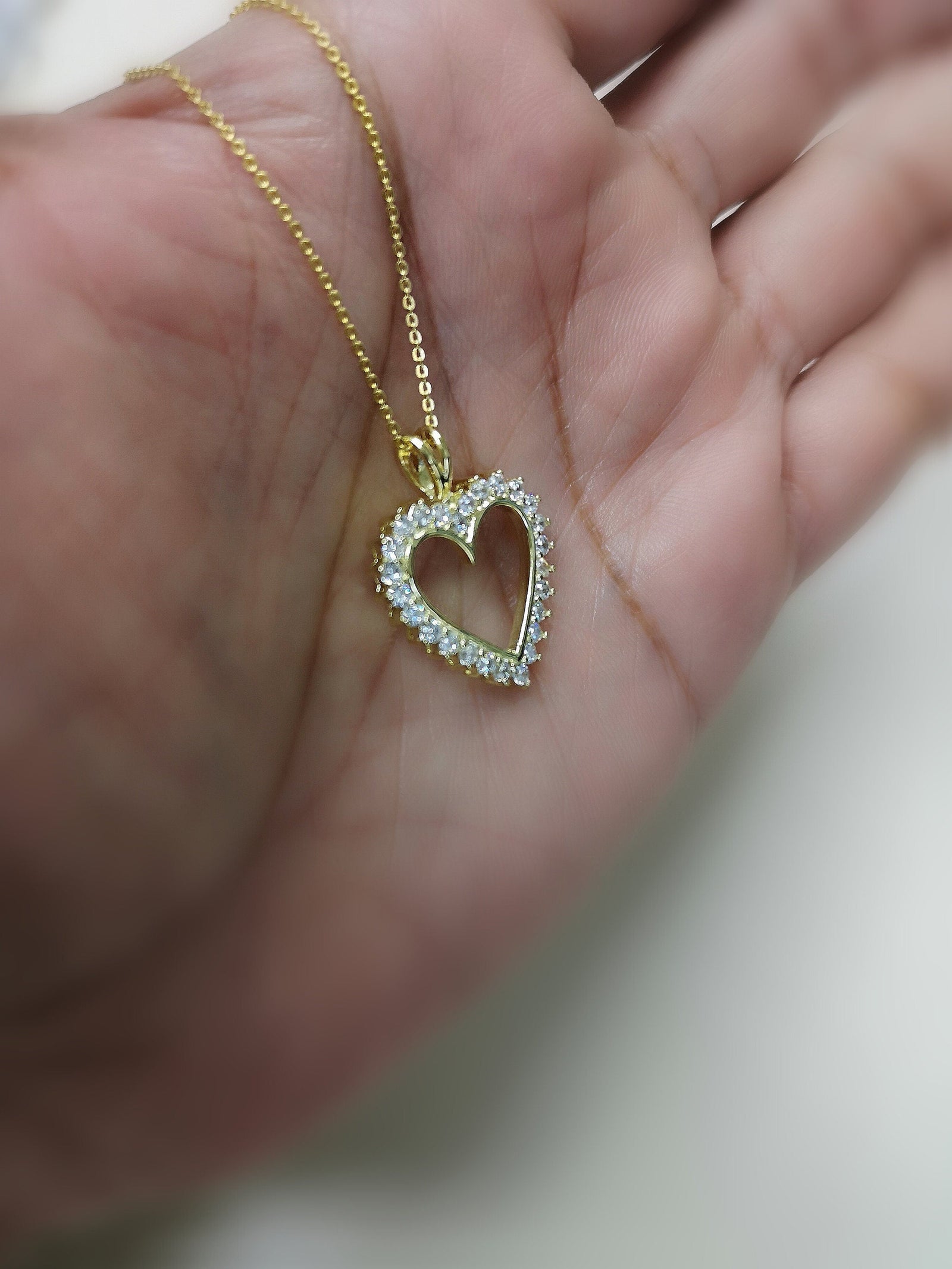 Round Diamond Heart Pendant Necklace for Valentine's Day Gift