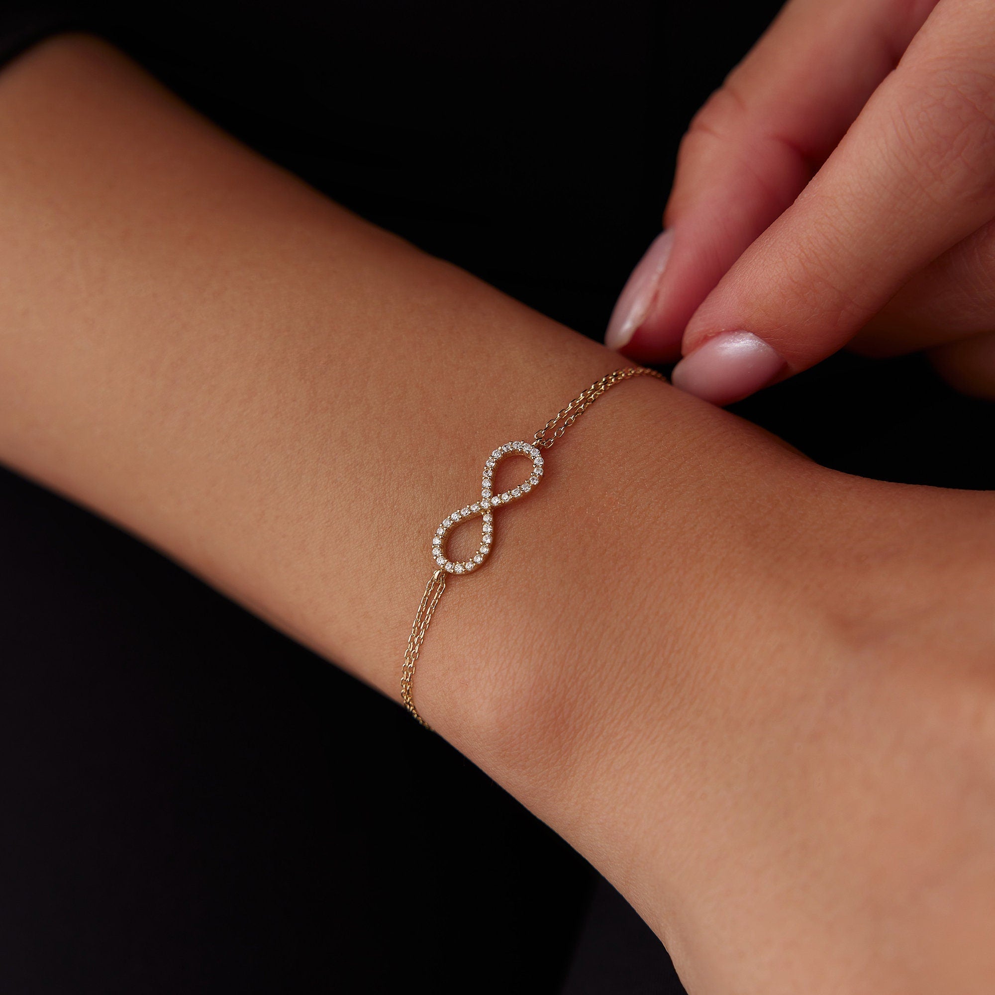 Round Cut Diamond Infinity Bracelet for Valentine's Day Gift