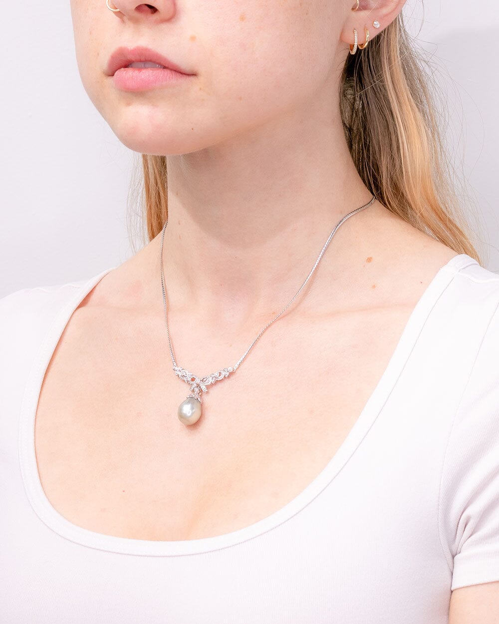 Ornate Bow Pearl Necklace