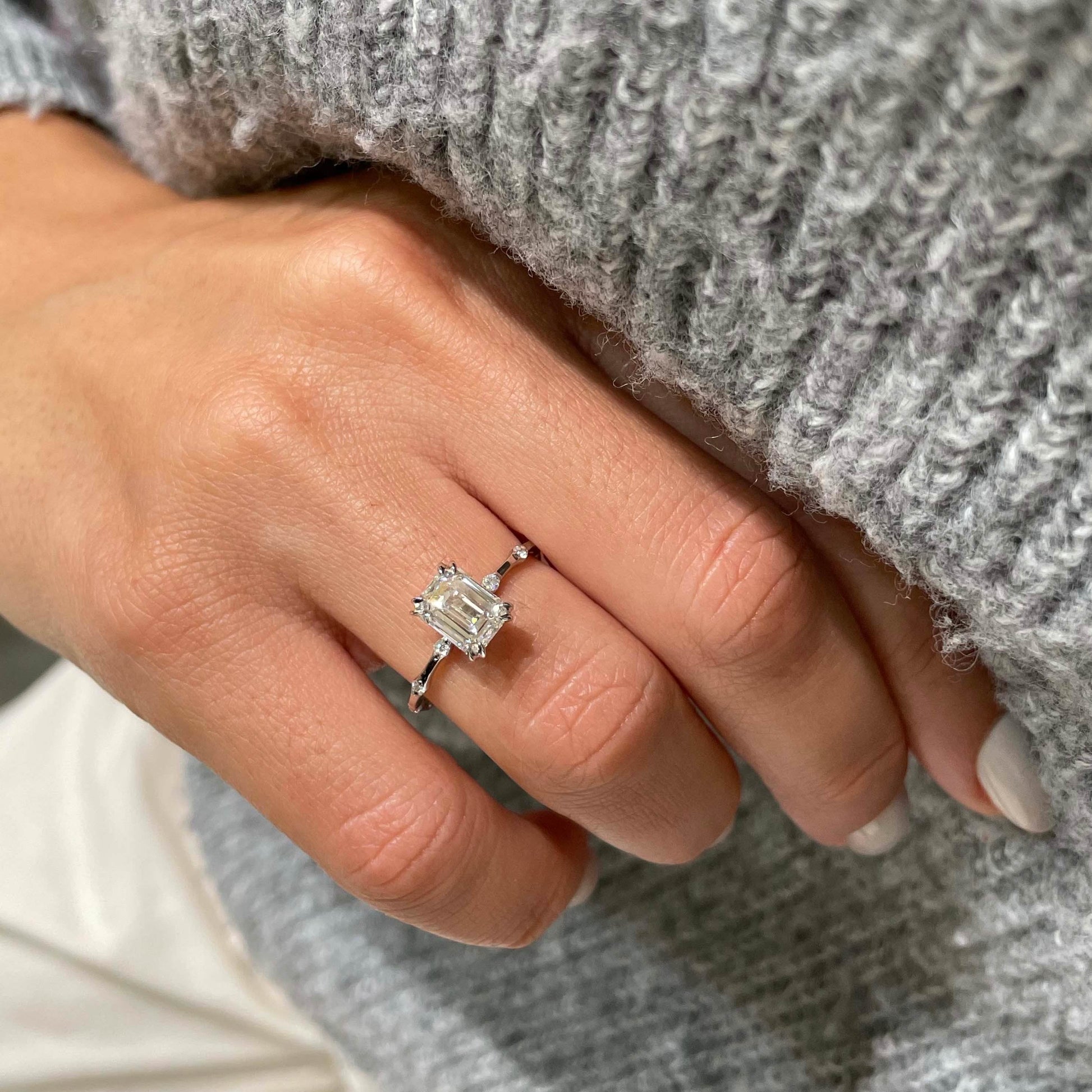 shared-prong-diamond-band-emerald-moissanite-ring